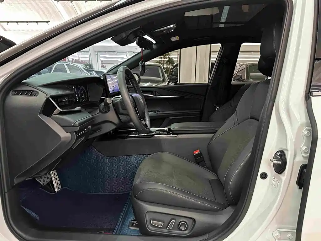 Toyota Camry — миниатюра 7