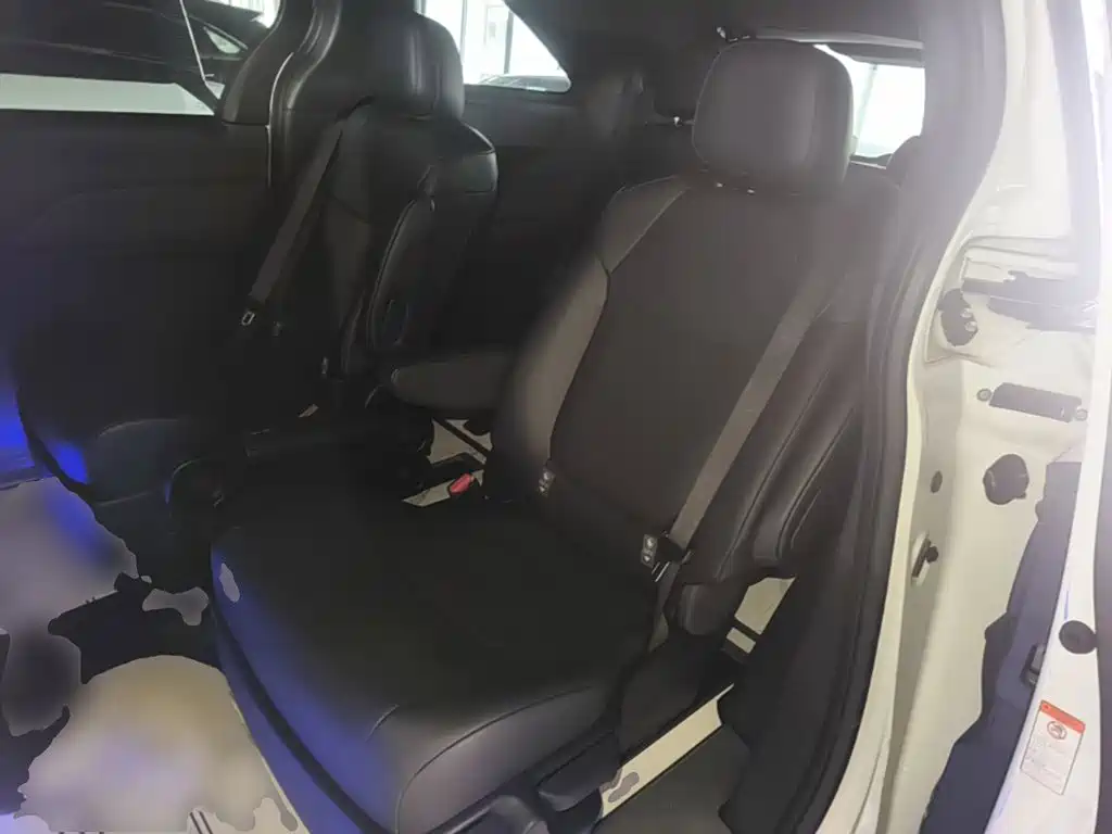 Toyota Granvia — миниатюра 17