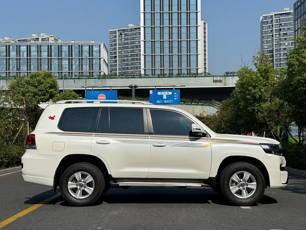 Toyota Land Cruiser — миниатюра 4