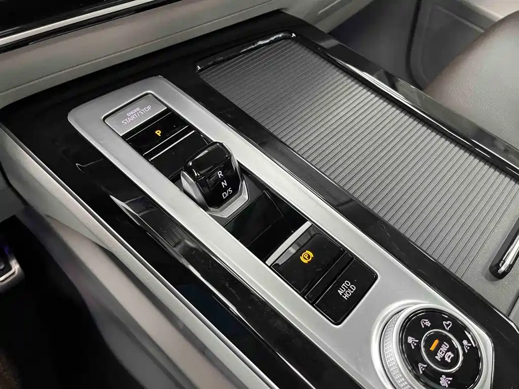 Volkswagen Tavendor 2023 380TSI R-Line