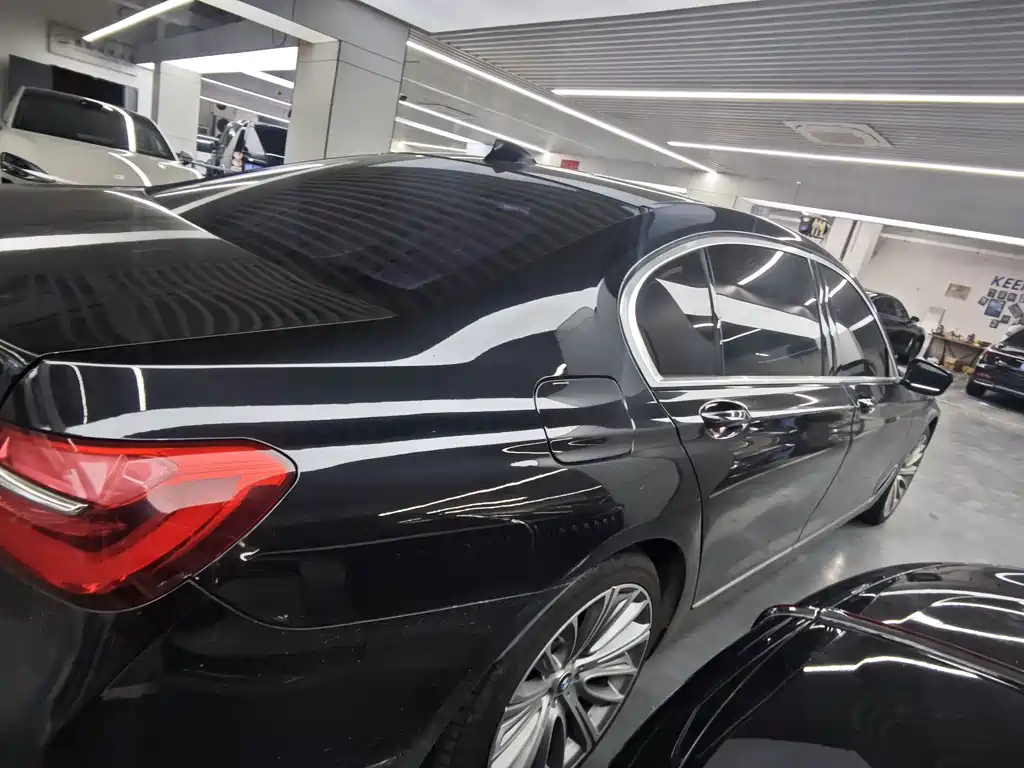 BMW 7 Series — миниатюра 7