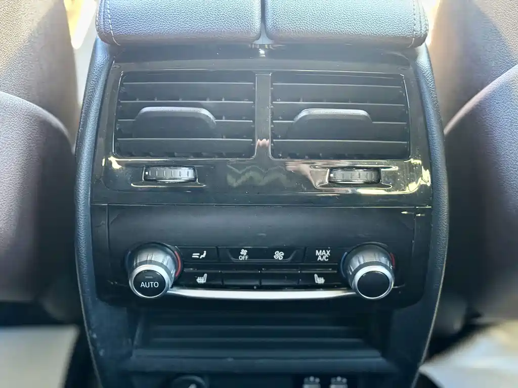 BMW 5 Series New Energy — миниатюра 8