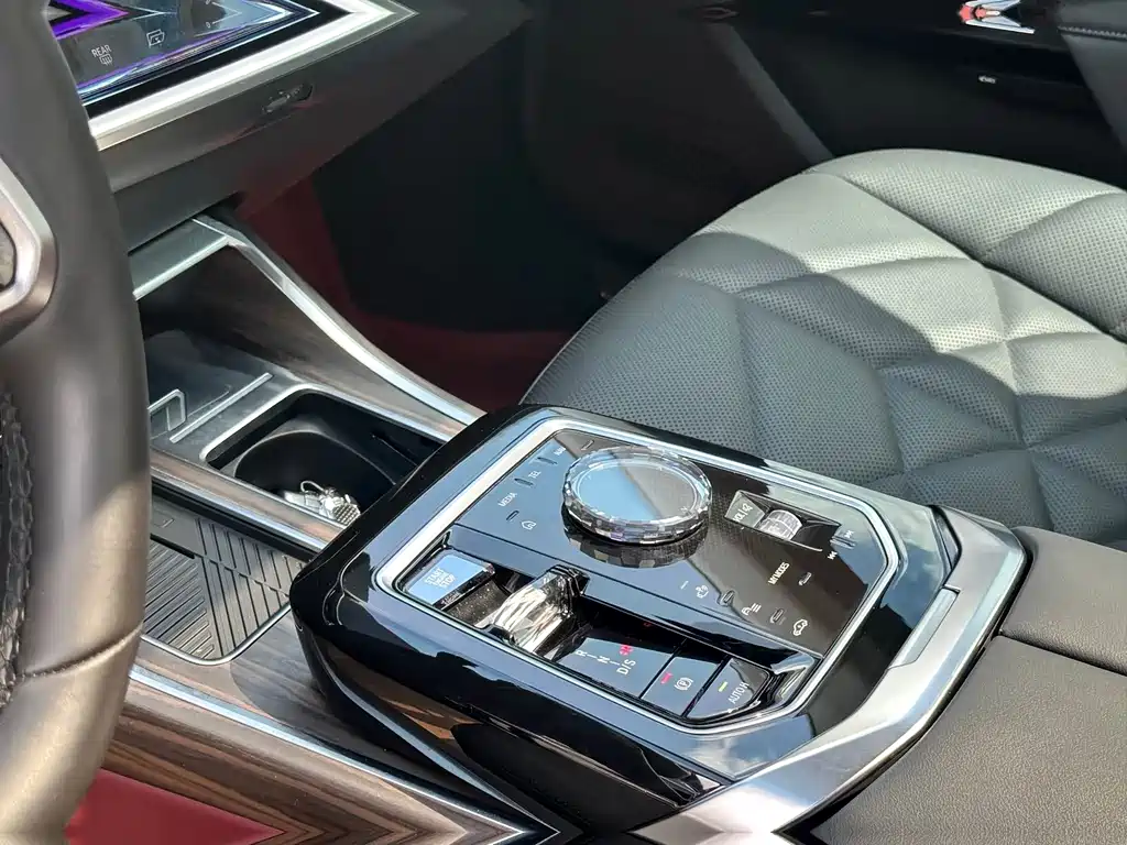 BMW 7 Series — миниатюра 12