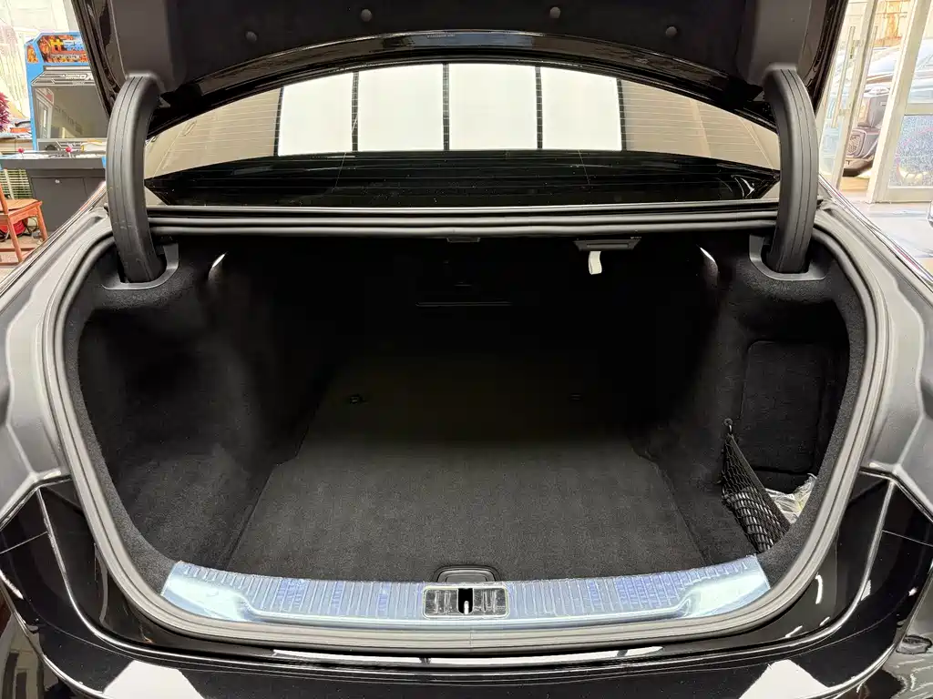 Mercedes-Benz S-Class — миниатюра 24