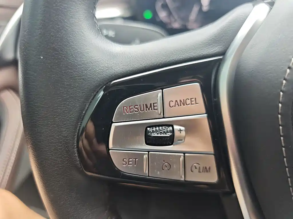 BMW 5 Series New Energy — миниатюра 8