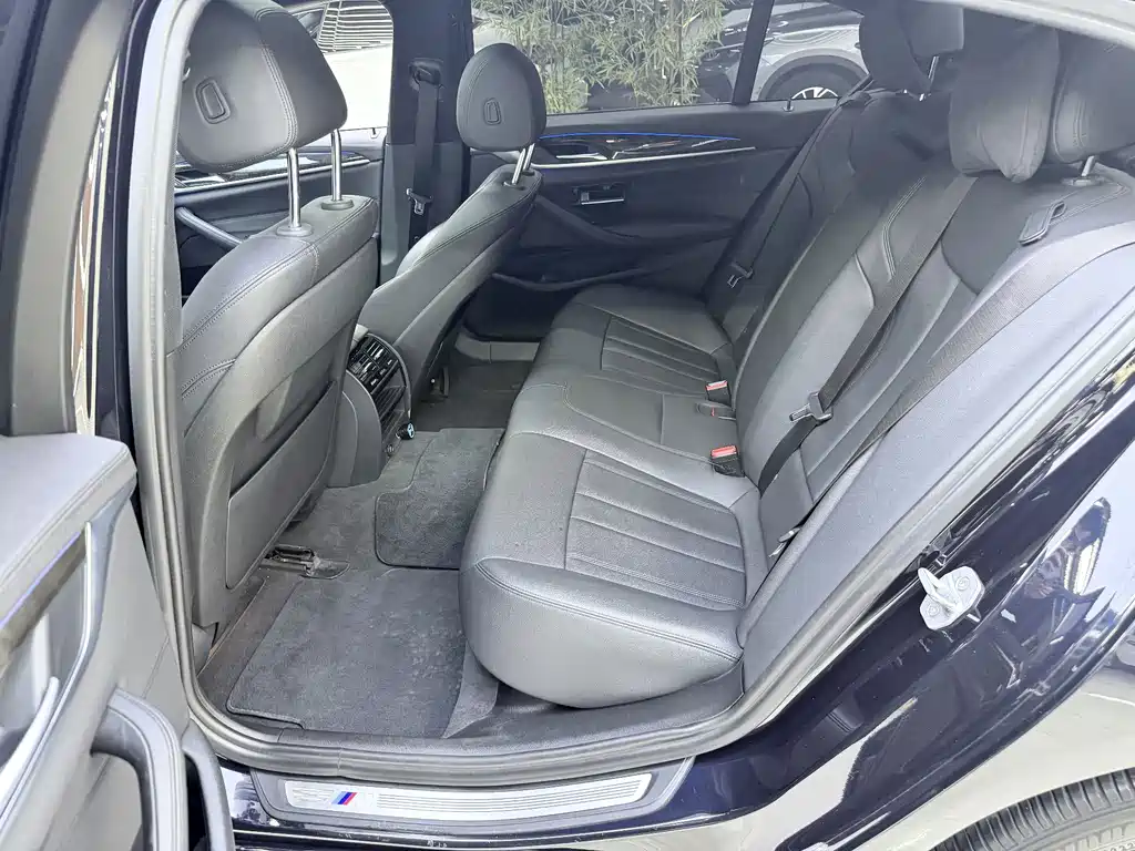 BMW 5 Series — миниатюра 16