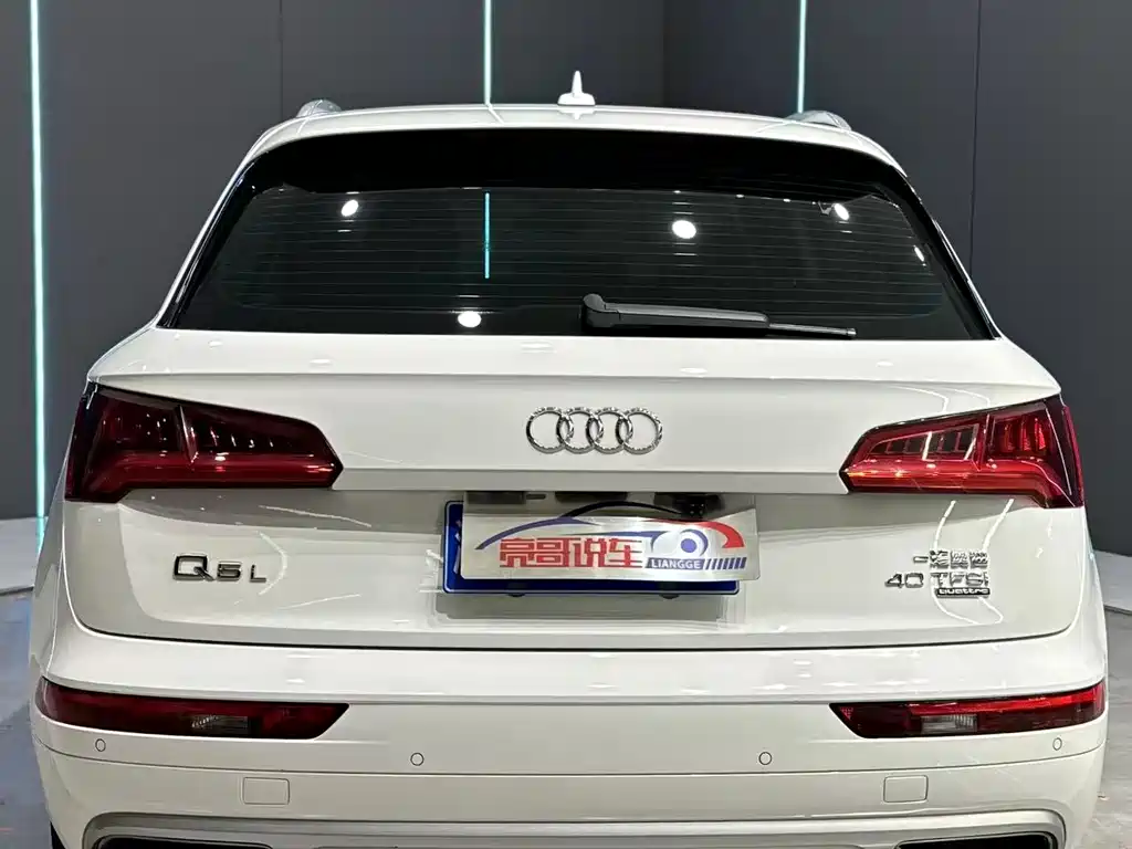 Audi Q5L - фото 7