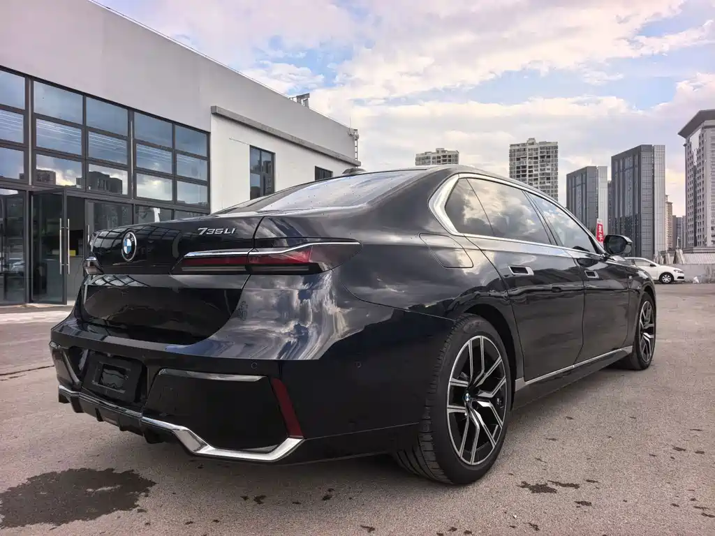 BMW 7 Series — миниатюра 7
