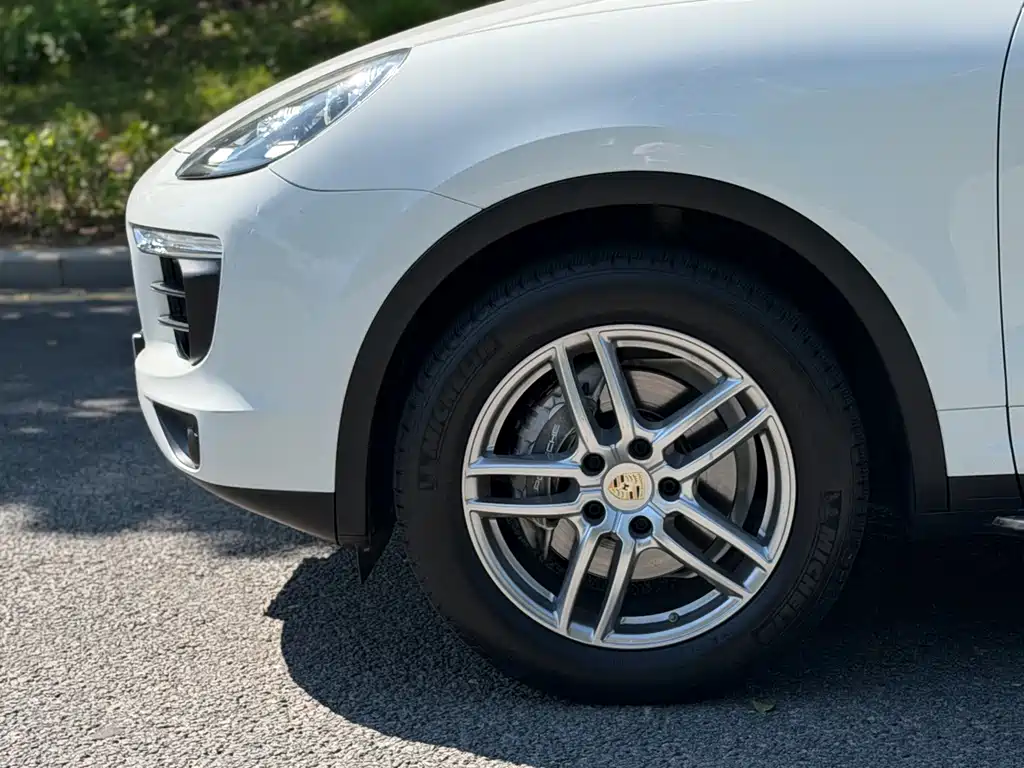 Porsche Cayenne — миниатюра 16