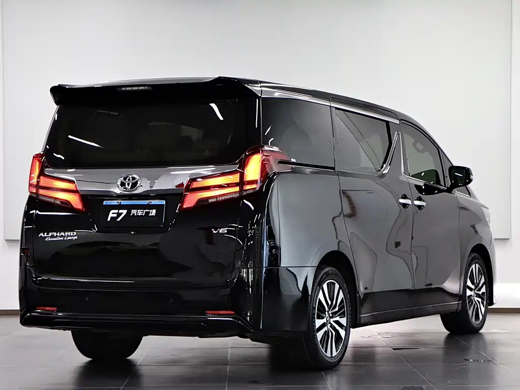 Toyota Alphard — миниатюра 6