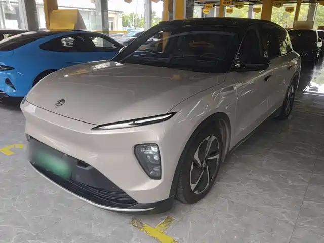 2025 Nio ES8