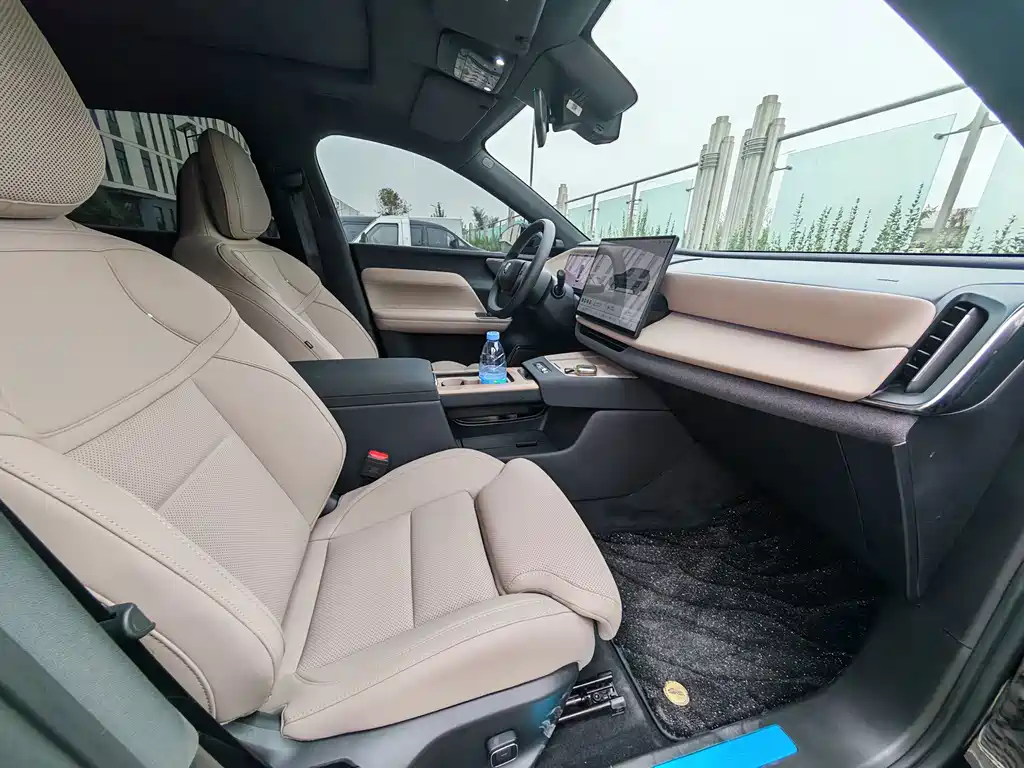 Volvo XC70 PHEV — миниатюра 7