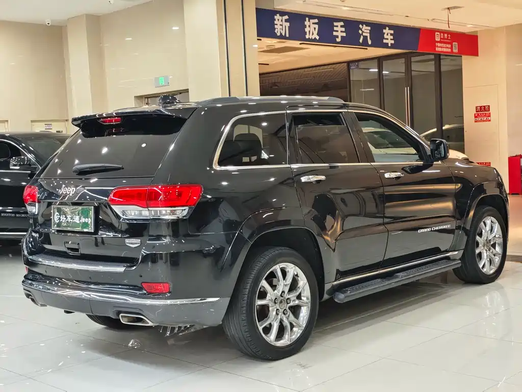 Jeep Grand Cherokee (Import) — миниатюра 16