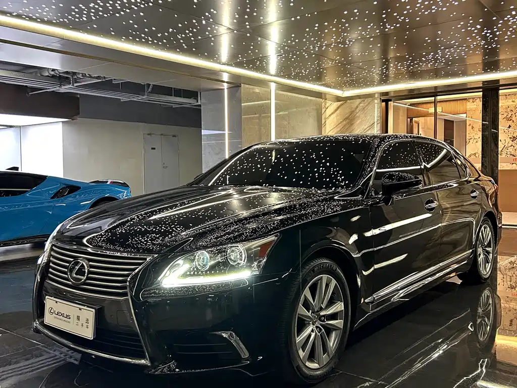 Lexus LS 2015