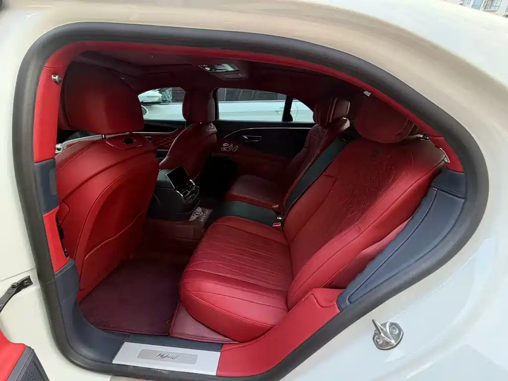 Bentley Flying Spur PHEV — миниатюра 8