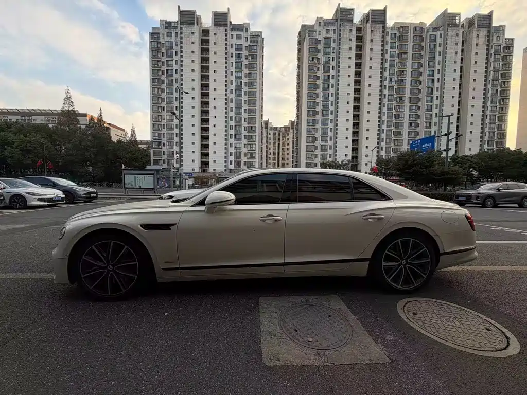 Bentley Flying Spur PHEV — миниатюра 2