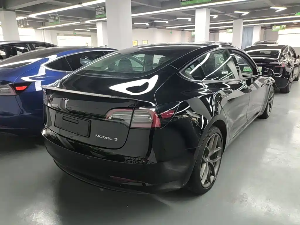 Tesla Model 3 — миниатюра 7