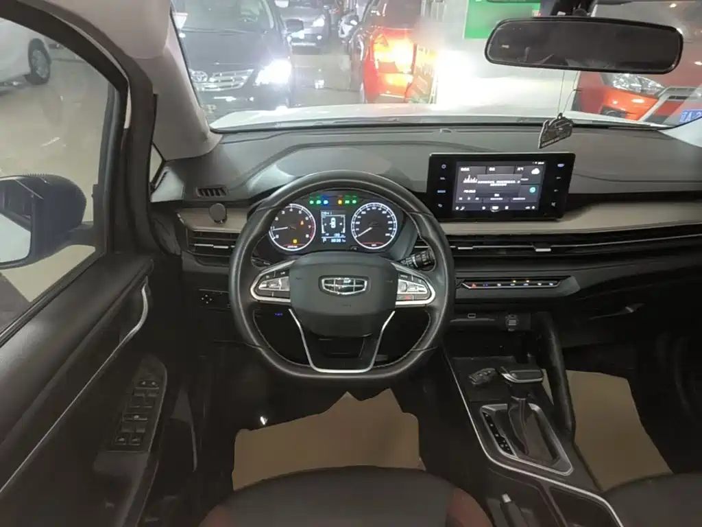 Geely Vision X3 — миниатюра 11