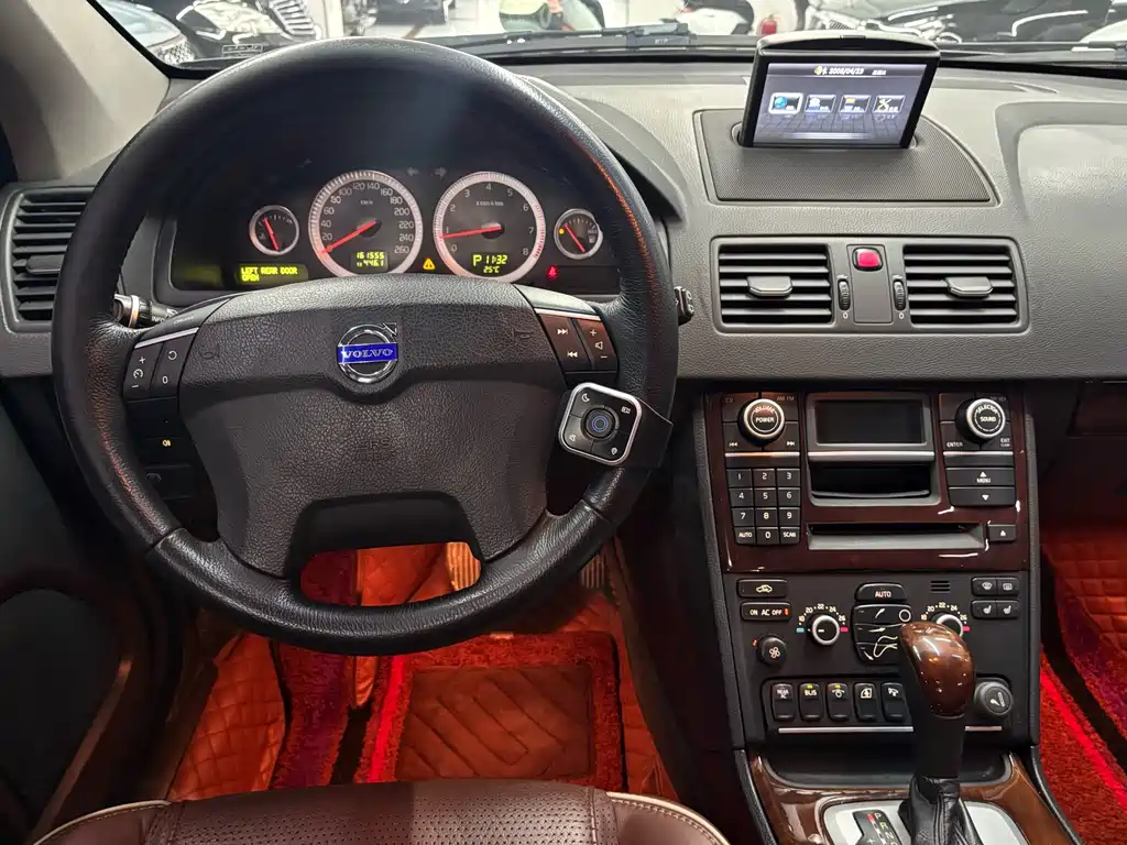 Volvo XC90 — миниатюра 7