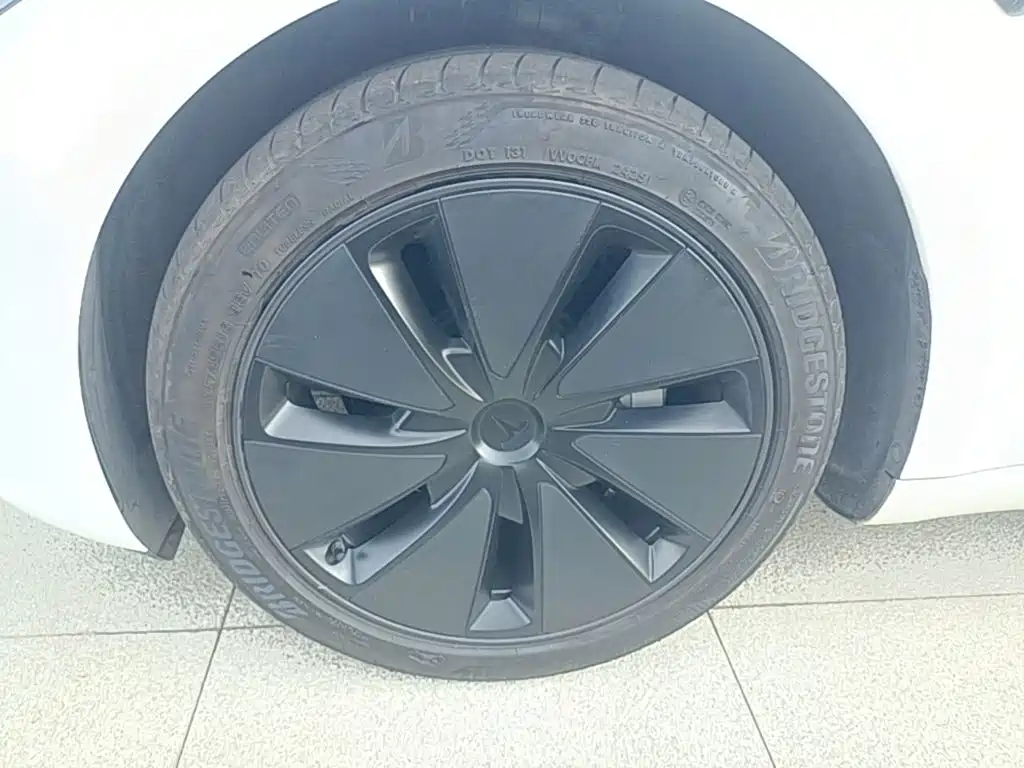 Tesla Model 3 — миниатюра 23