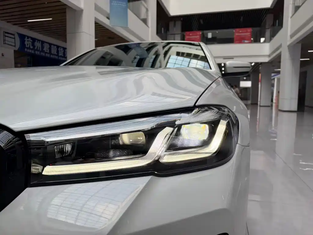 BMW 5 Series New Energy — миниатюра 21