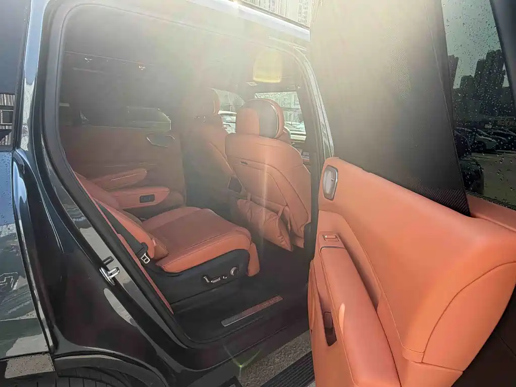 Lynk & Co 900 — миниатюра 9