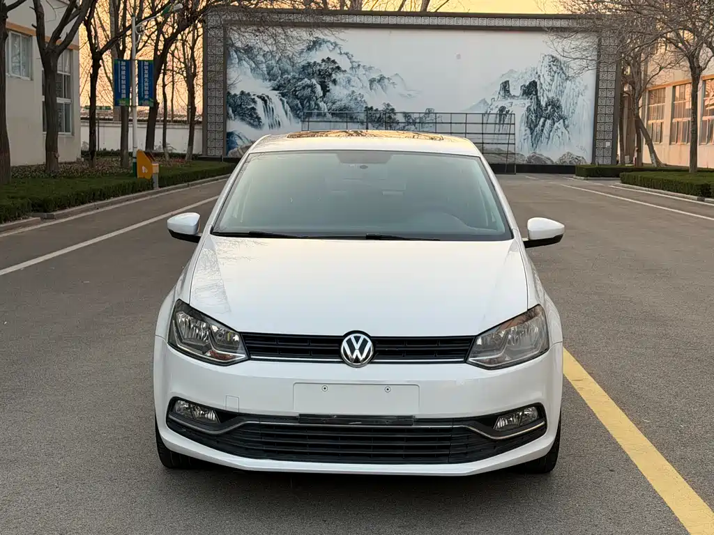 VOLKSWAGEN POLO