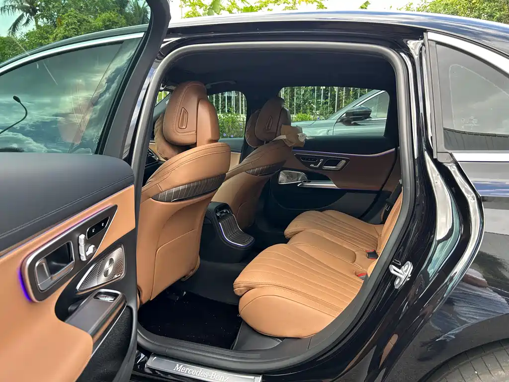 Mercedes-Benz E-Class — миниатюра 5