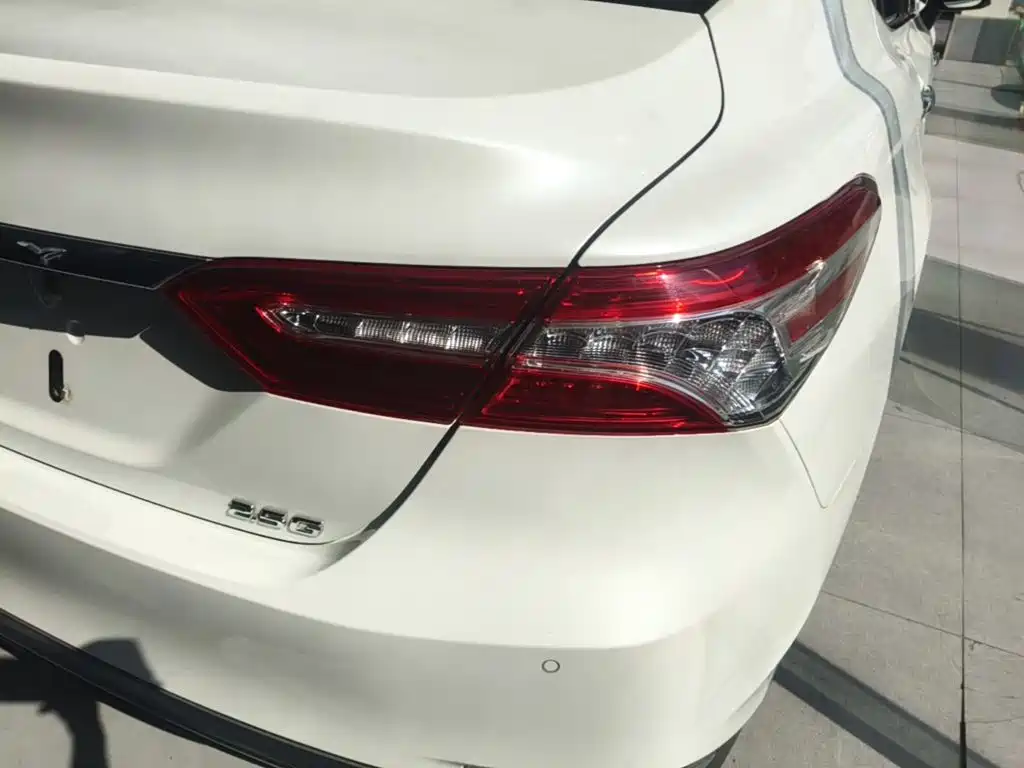 Toyota Camry — миниатюра 8