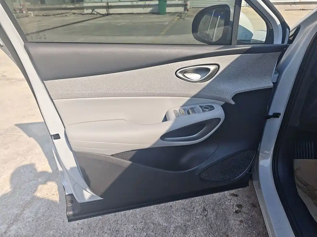 BYD Sealion 05 EV — миниатюра 11