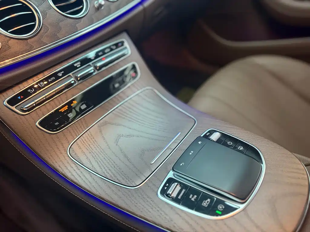 Mercedes-Benz E-Class — миниатюра 22