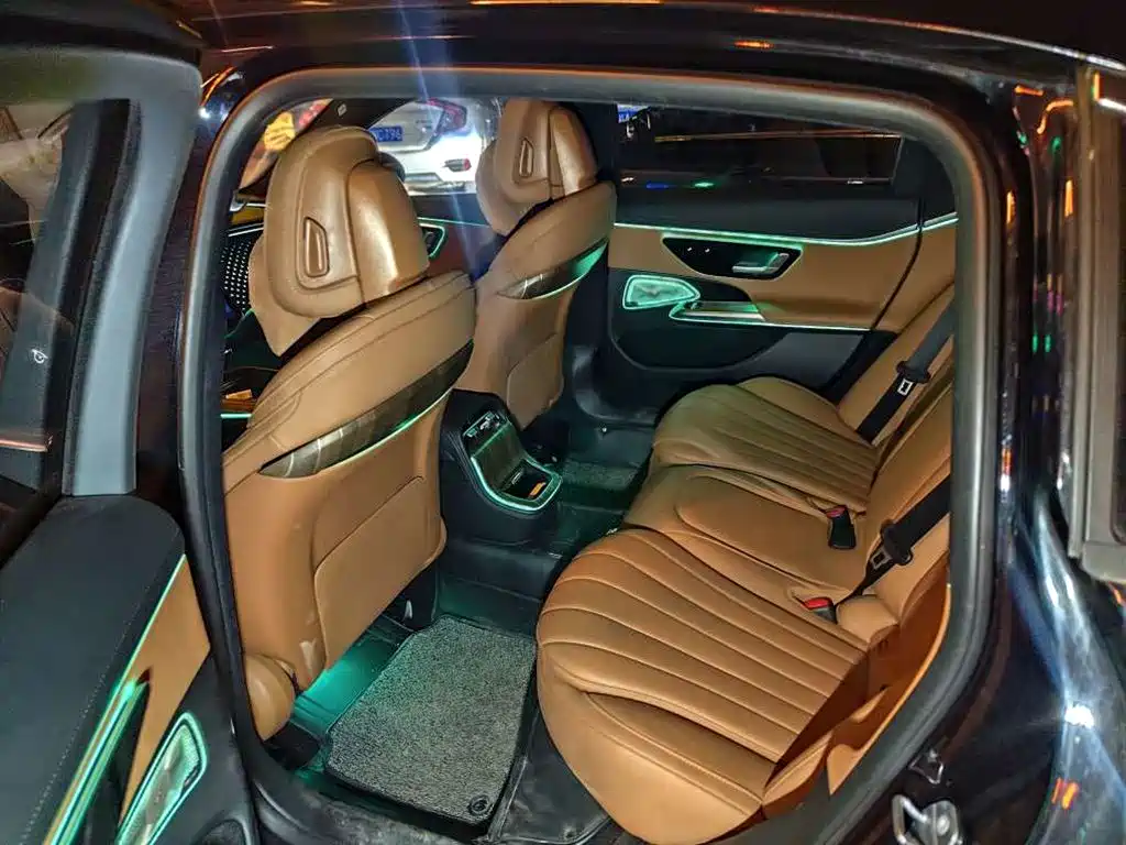 Mercedes-Benz E-Class — миниатюра 7