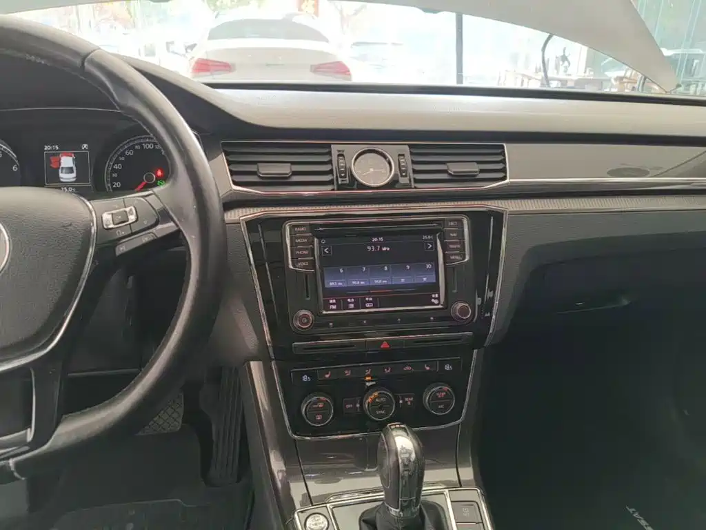 Volkswagen Passat — миниатюра 13