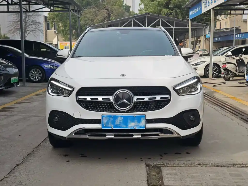 MERCEDES BENZ GLA
