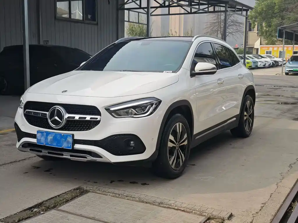 MERCEDES BENZ GLA