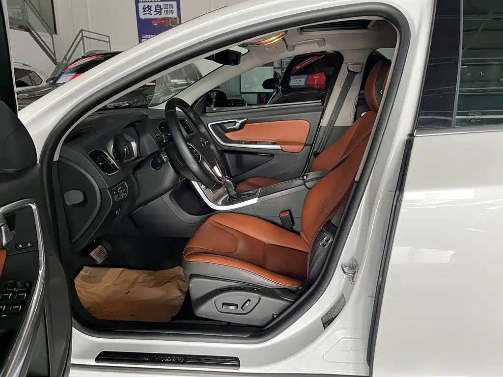 Volvo S60 — миниатюра 9
