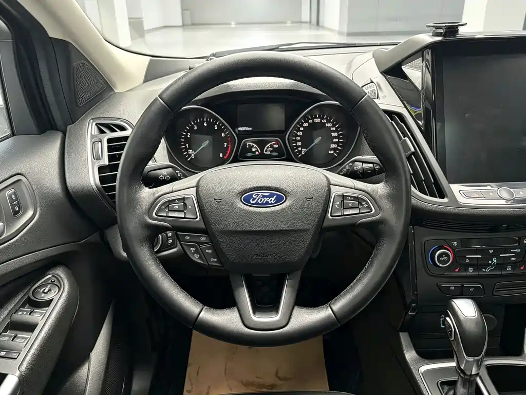 Ford Kuga — миниатюра 13