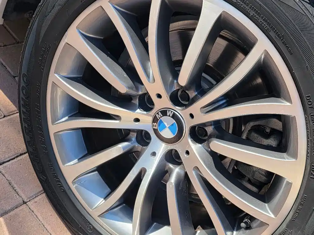 BMW 5 Series — миниатюра 9
