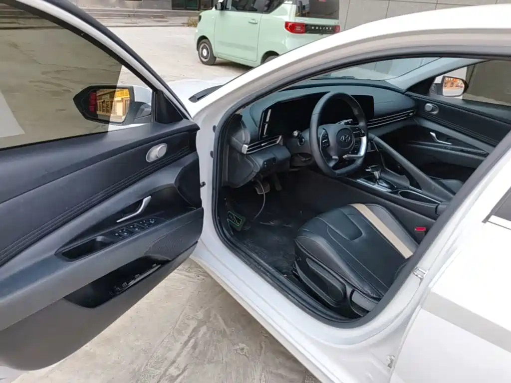 Hyundai Elantra — миниатюра 16