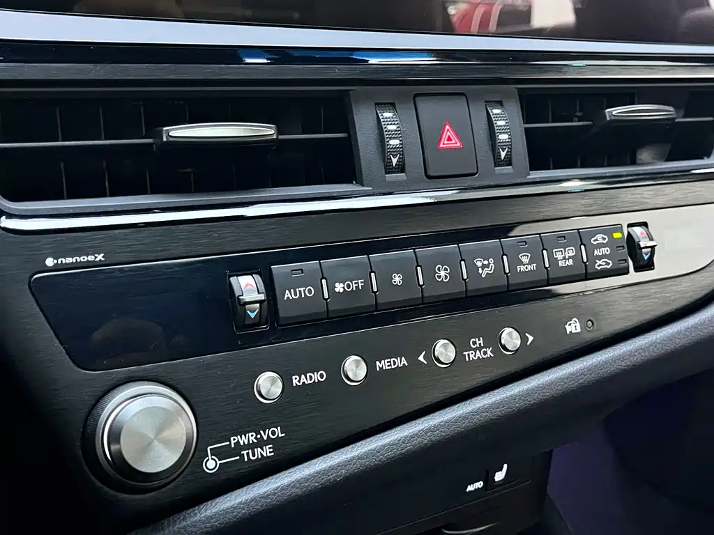 Lexus ES — миниатюра 14