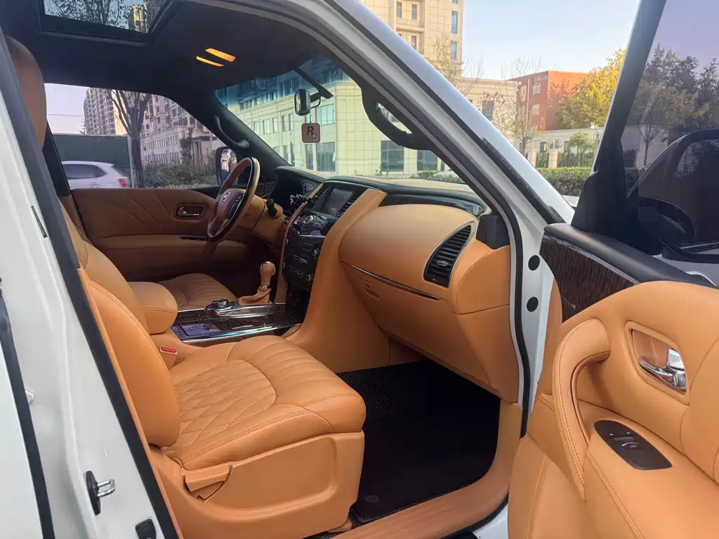Nissan Patrol — миниатюра 15