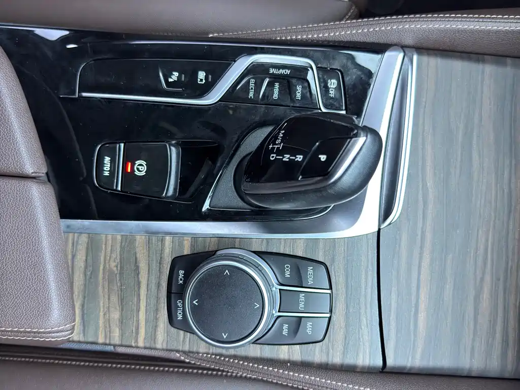 BMW 5 Series New Energy — миниатюра 15