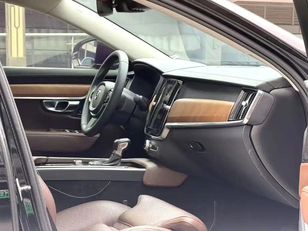 Volvo S90 — миниатюра 6
