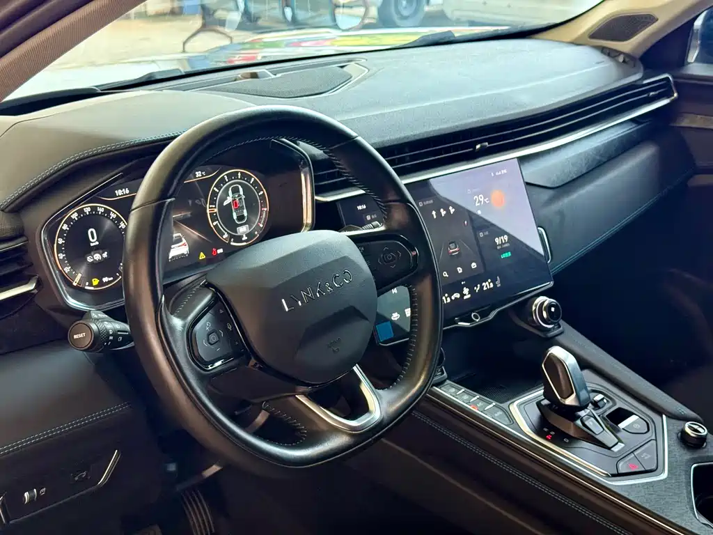 Lynk & Co 05 — миниатюра 8