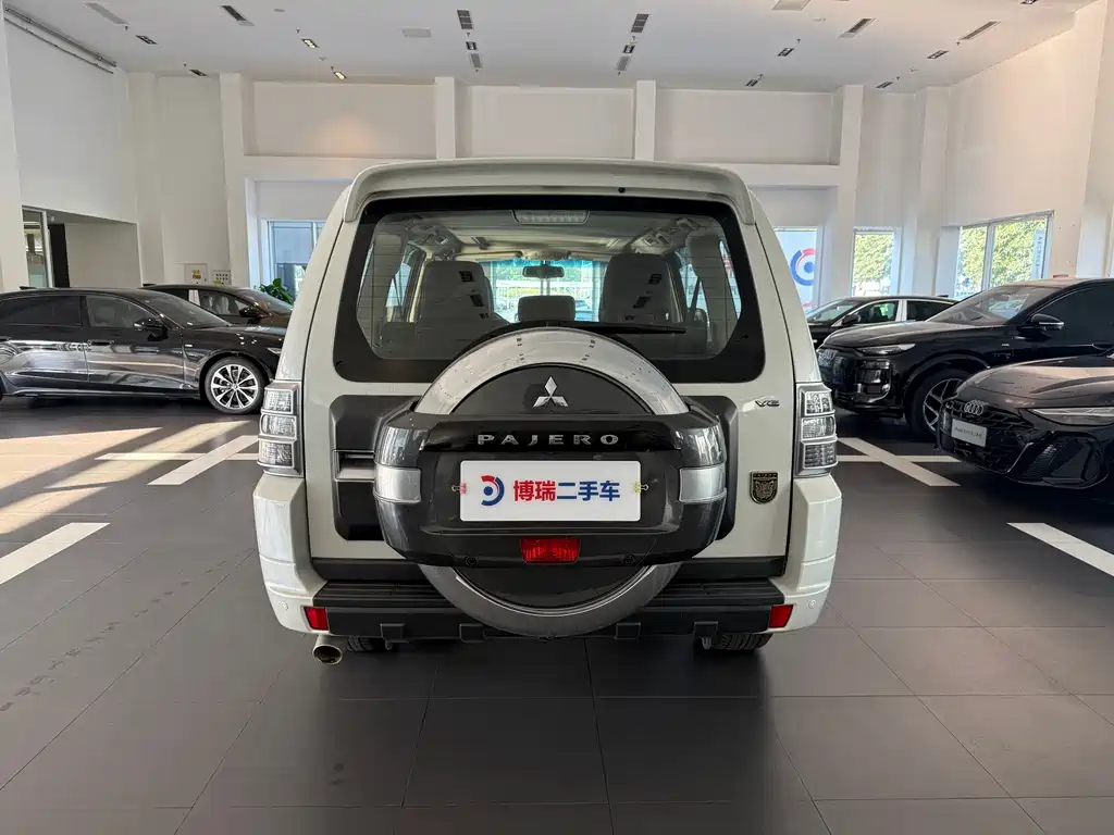 Mitsubishi Pajero (Import) — миниатюра 6