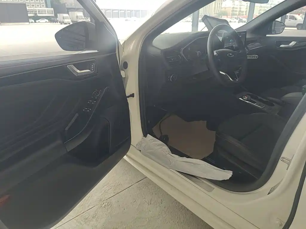 Ford Focus — миниатюра 16