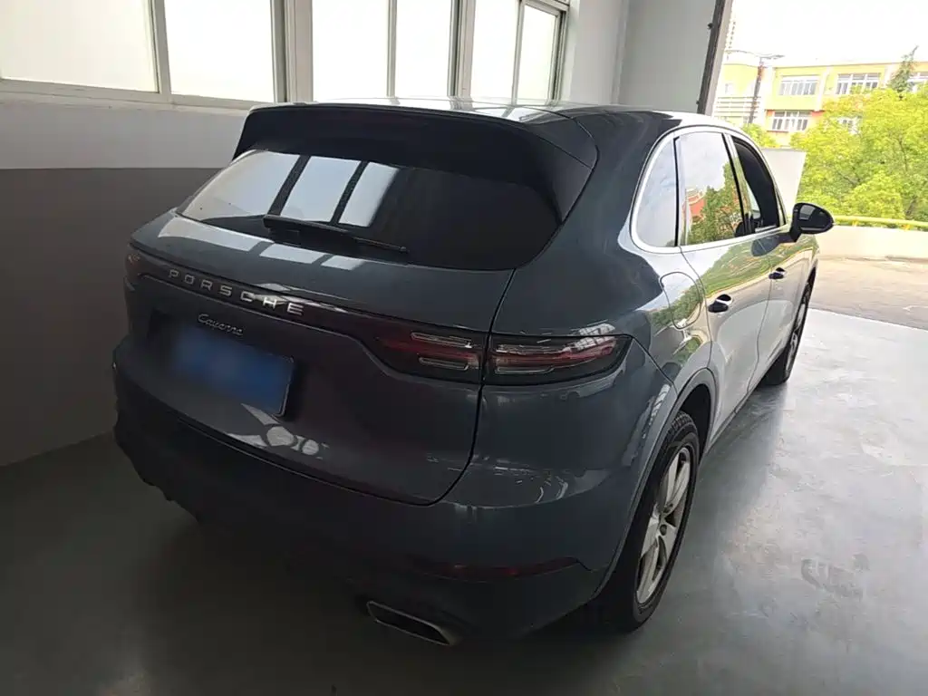 Porsche Cayenne — миниатюра 7