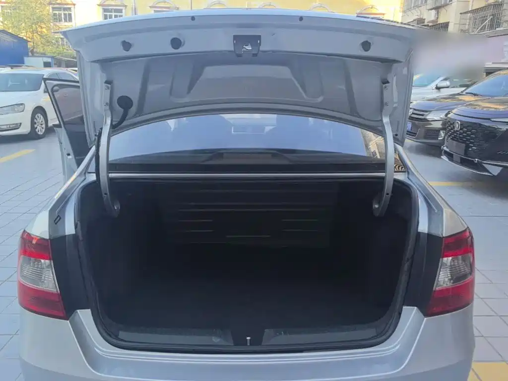 Skoda Rapid — миниатюра 19