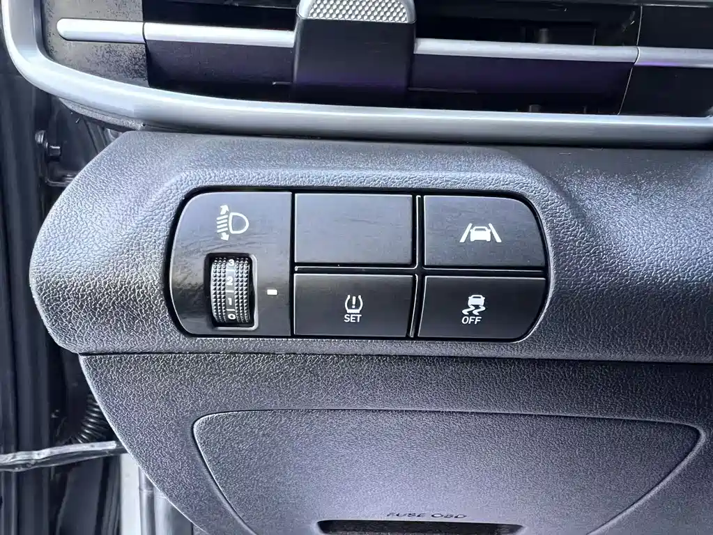 Hyundai Elantra — миниатюра 8