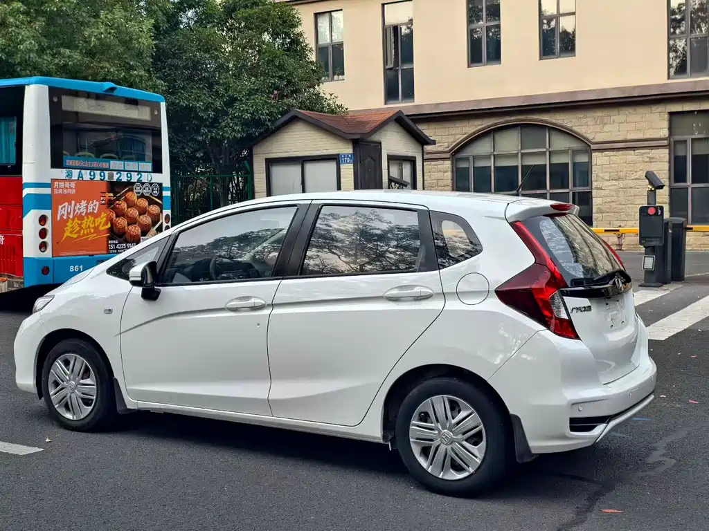 Honda Fit — миниатюра 9